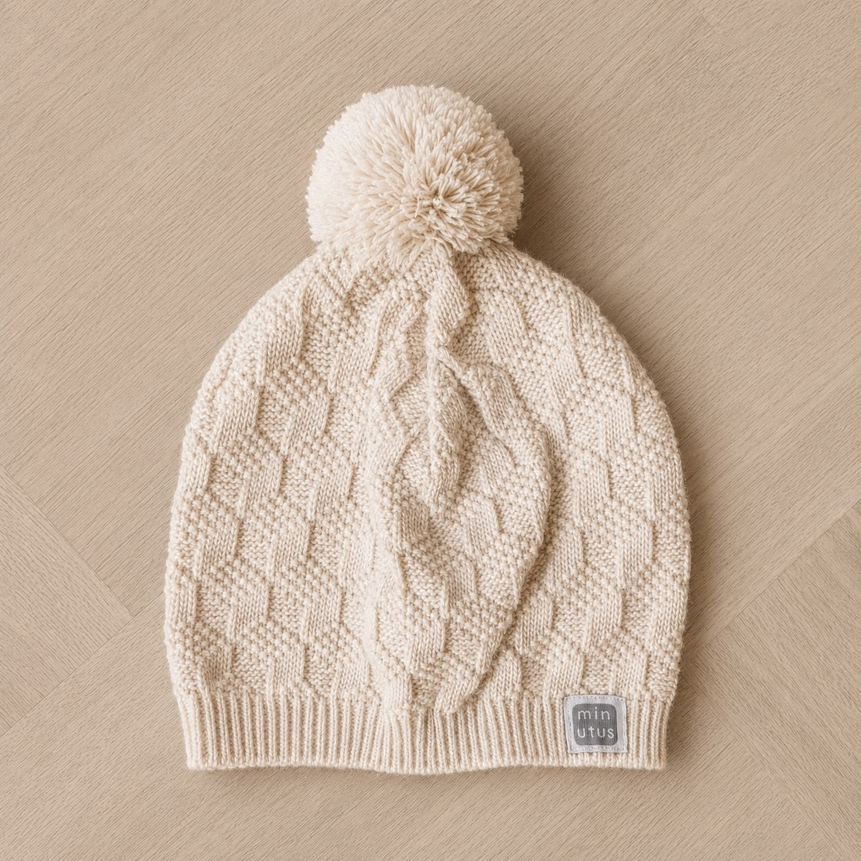 Baby mutsje met pompoen zandbeige
