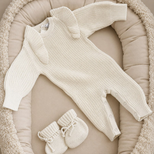 Gebreid Creme baby boxpakje met ruffles