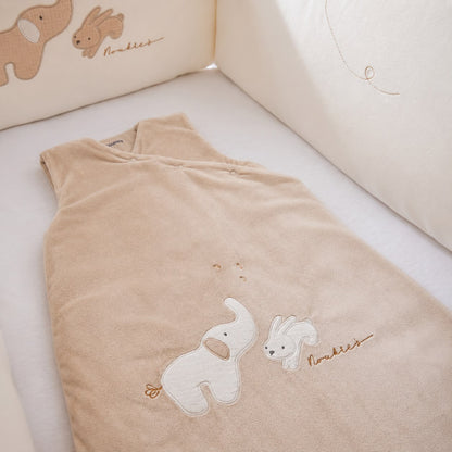 Noukie's slaapzak voor baby's in kleur beige met Bali & Snow print