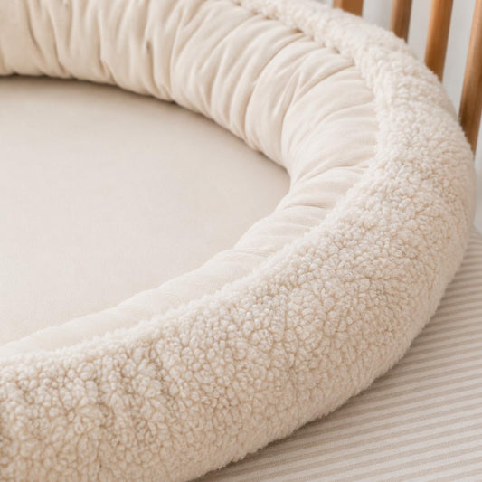 Babynest creme van dichtbij