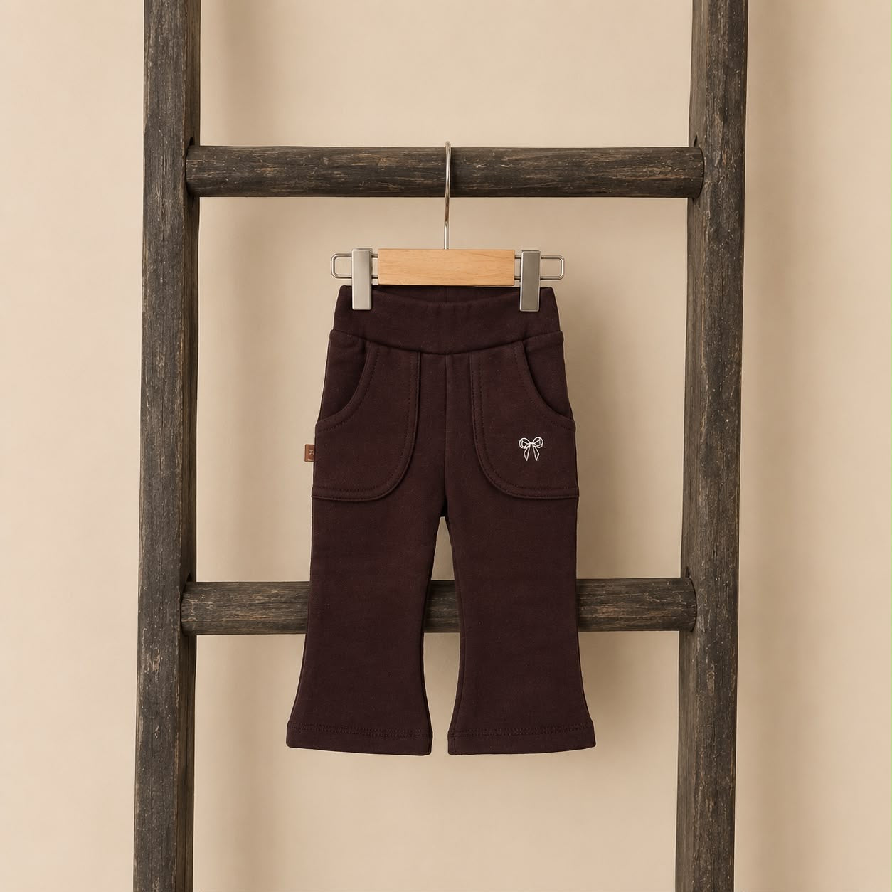 Frogs and dogs flaired broekje maten 62+68 chocolate