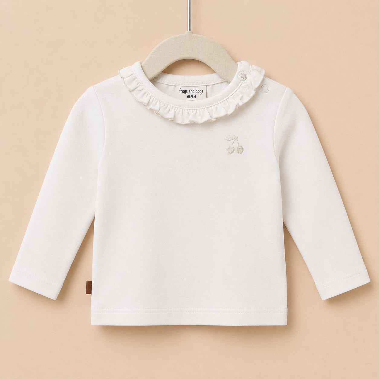 Frogs and dogs ruffle t shirt crème geborduurd kers op lange mouw 