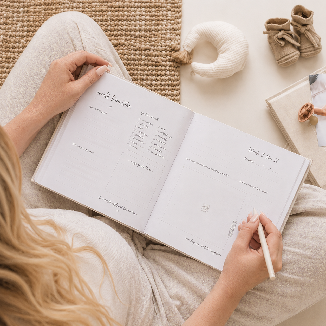 Invul pagina's uit het 'Mijn zwangerschap' invulboek in de kleur beige