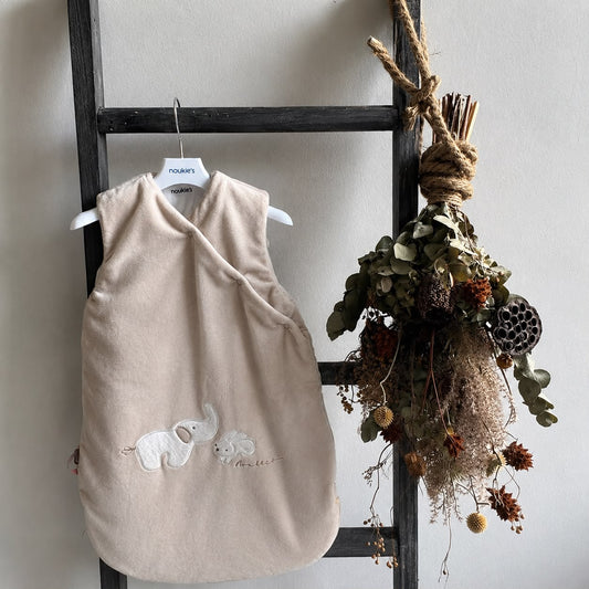 Baby slaapzak met Bali & Snow tekening aan een hanger 