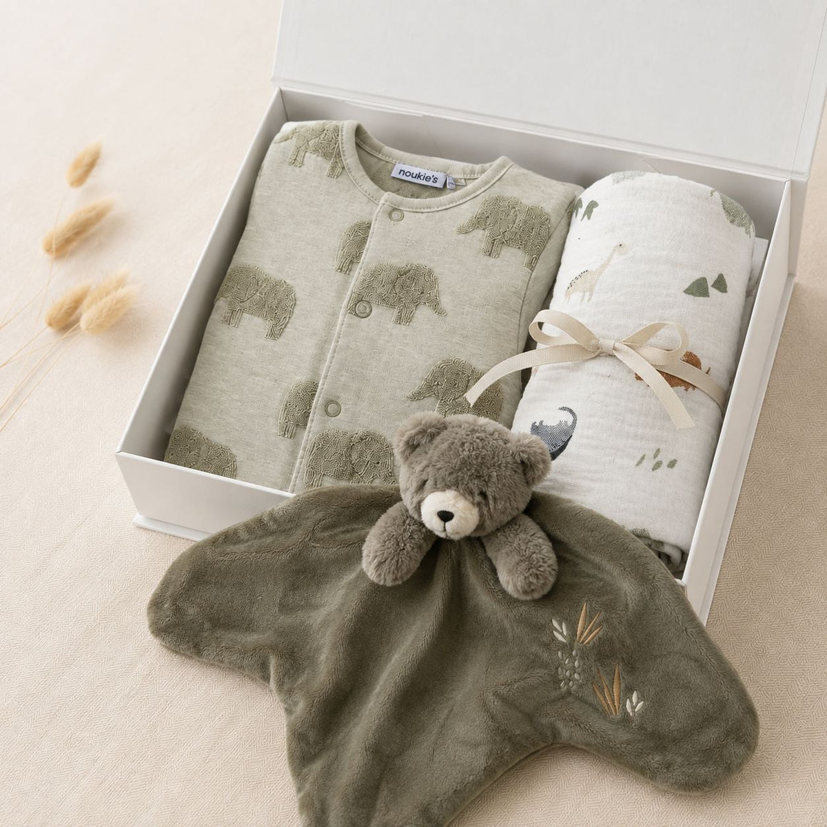 cadeaupakket liv and lou noukies pyjama groen knuffel en hydrofiel